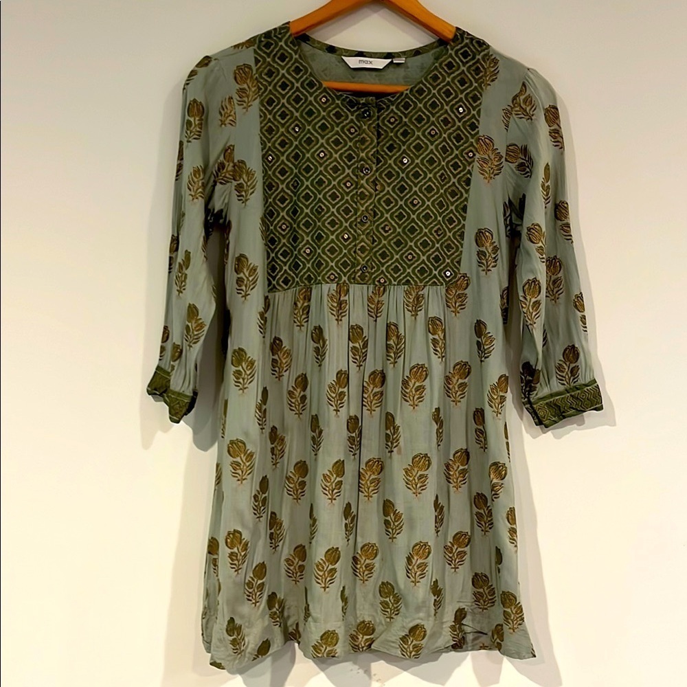 MAX Women’s Small Floral Tunic Blouse Green Gold 3/4 Sleeve Button Placket - Picture 2 of 8